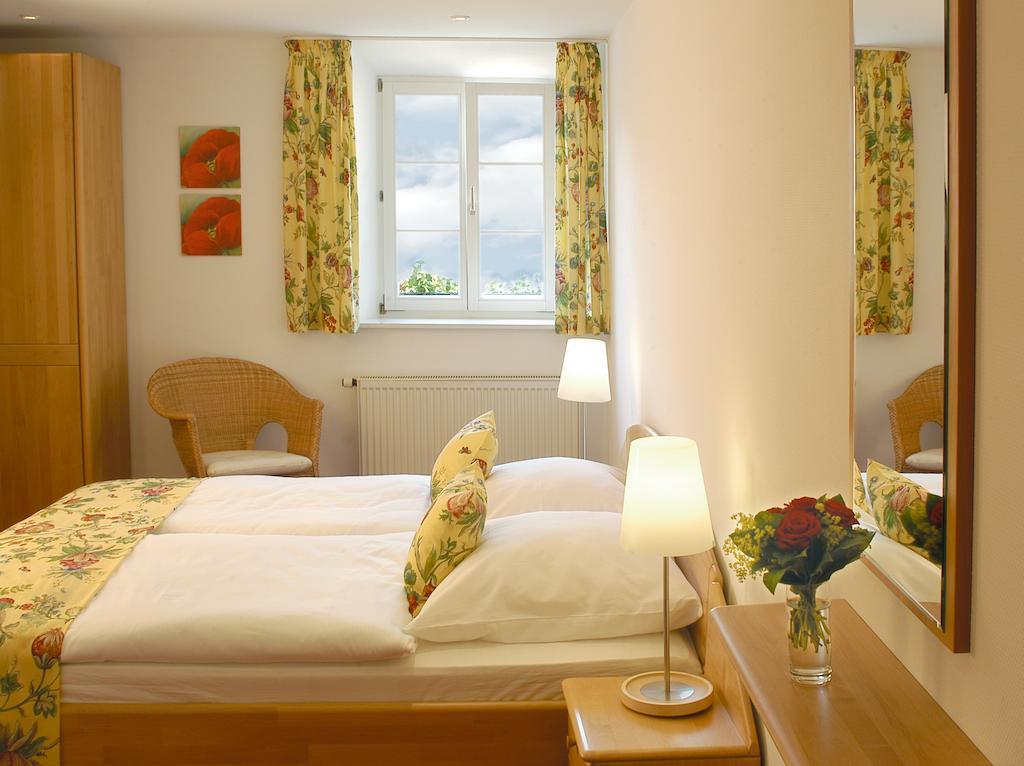 Landgasthof Und Hotel Weisser Loewe Eckental Room photo